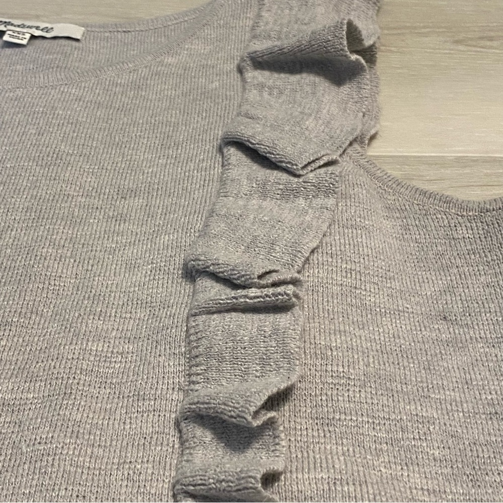 Madewell Fitted Gray Vertical Ruffle Sweater Tank, Size XXS - Picture 4 of 10